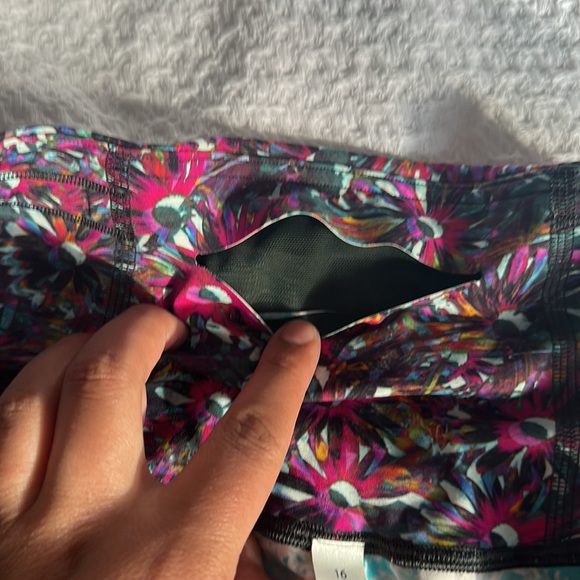 Lu Lu lemon pants - Picture 4 of 6